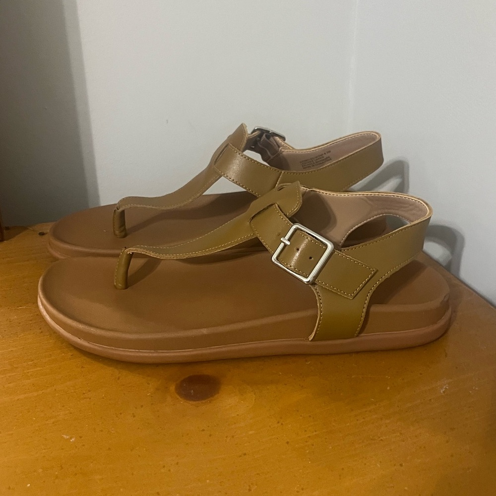 Blondo Niomi thong sandal tan‎ NEW 8.5